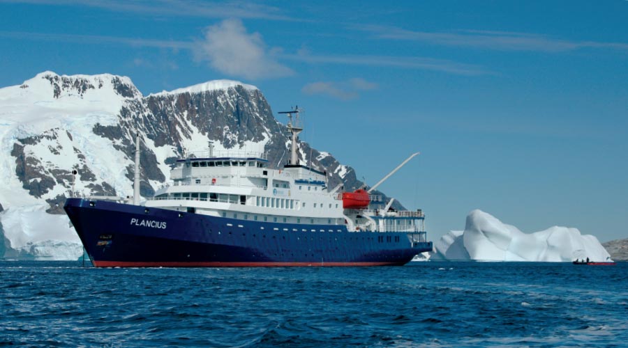 Kreuzfahrt-Spitzbergen-Polarschiff-18-900x500.jpg